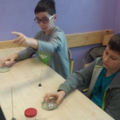 Tajemnice elektromagnetyzmu - warsztaty Uniwersytetu Dziecięcego Unikids w klasach 5 (19.01.2016)